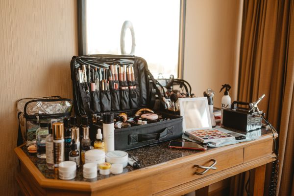 Découvrez l'organisateur maquillage idéal pour votre routine