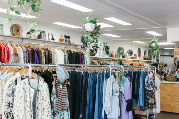 Économisez lors du déstockage de vêtements !