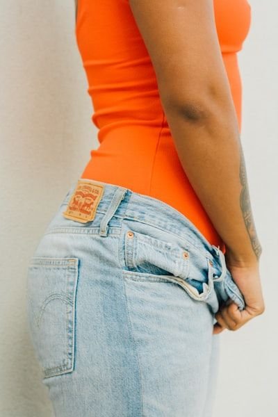 Femme : savez-vous ce qu'il faut considérer avant de porter un pantalon cigarette ?