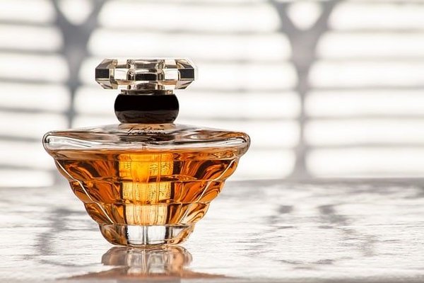 Comment reconnaître un parfum sans alcool ?