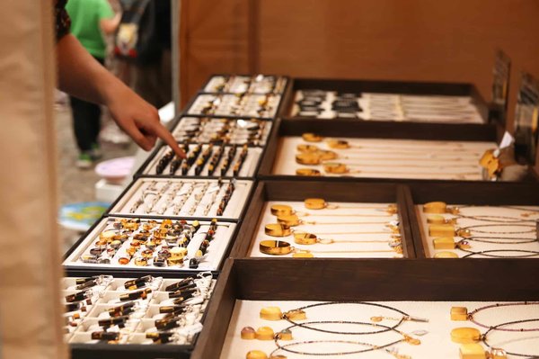 Bijoux personnalisés de haute fantaisie : astuces pour vous mettre en valeur